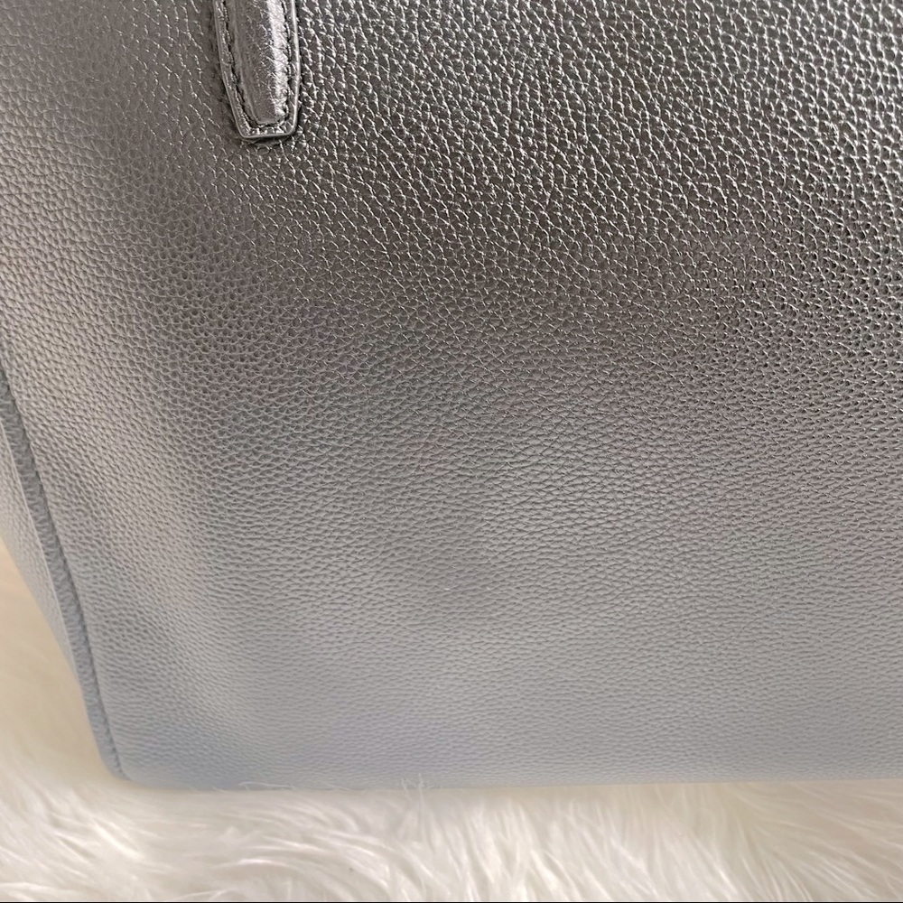 Tory Burch Carson Leather Tote - Picture 6 of 12